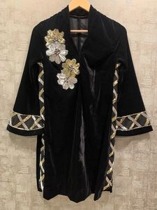 Nouvelle robe élégante en velours noir Kurta Pant & Duppatta avec belle broderie Zari et décoration en dentelle pour les fêtes mariages 2024 - Product Image 2