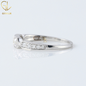 Anillo de compromiso de mujer de inspiración Vintage Art Deco de alta calidad, anillo de oro blanco con diamantes cultivados en laboratorio VVS de tres piedras para mujer - Product Image 6