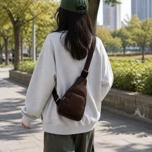 Sac de poitrine en velours côtelé 2026 Nouveau sac bandoulière décontracté pour homme et femme, sac banane - Product Image 2