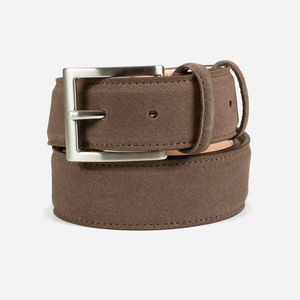 Ceinture en cuir suédé Velva Hide, finition ultra douce, boucle ardillon, design exclusif personnalisé, Divine International - Product Image 1