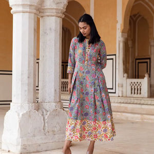 Robe de printemps à imprimé à la main, en pur coton, coupe trapèze, longueur mollet, style bohème, vacances, fabrication artisanale, mode éthique - Product Image 1