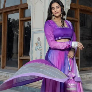 Lehenga en mousseline ombrée violette avec dentelle violette solide Dupatta détaillant la soie Lehenga Choli - Product Image 1