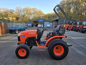 Kubota B2261 Tractor compacto de jardín con cargador frontal - Product Image 2
