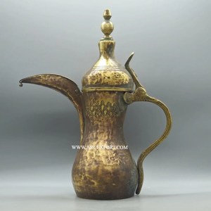 Cafetière indienne en laiton, Dallah en laiton gravé, finition antique pour Qahwa, style moderne dernier cri pour hôtel à bas prix - Product Image 4