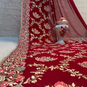 Saree Georgette de créateur avec Zari en or rose, pierres argentées Jharkan, broderie Jaal complète et chemisier élégant pour les mariages d'hiver - Product Image 1