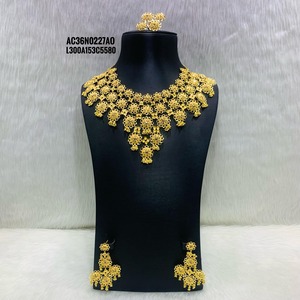 Fleur sur mesure conçue avec des boucles d'oreilles assorties sur le thème africain bijoux à base pour les dames de tous les groupes d'âge dans la gamme de modèles - Product Image 6