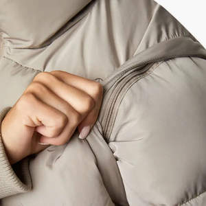 Transpirable nuevo diseño OEM Venta caliente personalizado mujer invierno Puffer abrigo señoras Puffer chaquetas tamaño personalizado colores y logotipo - Product Image 3