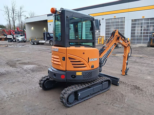 Mini-excavatrice CASE CX26C de 2,5 tonnes, 24,8 CV, compacte, sur chenilles, diesel, hydraulique, à rotation zéro, à prix avantageux - Product Image 3