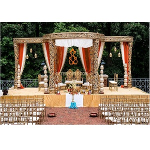 Décoration de Mandap Delizio pour Mariage en Plein Air - Piliers de Mandap Delizio Tendance pour Mariages Indiens aux États-Unis - Product Image 1