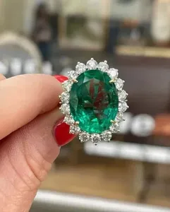 แหวนแต่งงานทรงโอวอล 5.00 กะรัต ประดับเพชรโมอิสซาไนต์ วงแหวนเงินแท้ 925 - Product Image 1