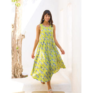 Vestido Maxi con Volantes y Estampado Floral Tropical - Estilo Gótico con Cintura Baja, Talla Única - Product Image 4