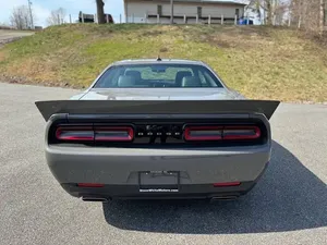 Dodge Challenger 2023 impecablemente limpio - Product Image 2