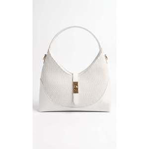 Sac fourre-tout décontracté pour femme AP IDEA MODA en cuir véritable avec deux sangles à chaîne et fermeture à cadenas - Fabriqué à la main en Italie, capacité 3L+ - Product Image 6
