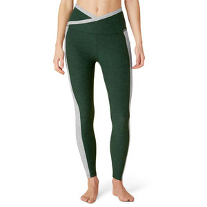 Leggings Deportivos Verdes de Cintura Media para Mujer, Diseño Único para Uso en Exteriores, Totalmente Personalizables, Tejido Elástico sin Costuras de Última Generación - Product Image 1