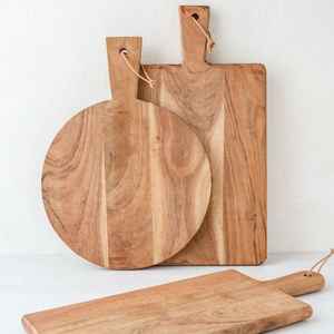 Ensemble de planches à découper en bois d'acacia robuste et épais avec rainure pour le jus, pour couper et servir dans la cuisine et la salle à manger, en vente - Product Image 4