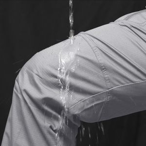 Pantalones tácticos grises con logotipo personalizado para hombre, cintura alta, transpirables y de secado rápido para actividades al aire libre en primavera y verano - Product Image 2