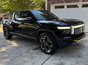 Camioneta Usada 2023 Gasolina/Petróleo, Motor Cuádruple, Tracción en las Cuatro Ruedas, 835 hp, 623 kW, Batería de Iones de Litio de 135 kWh, Portaequipajes de Aluminio en el Techo Izquierdo - Product Image 5