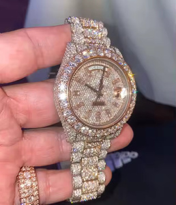 Reloj de Lujo para Hombre con Diamante Moissanite, Cuarzo, Aleación de Acero Inoxidable, Cristal de Zafiro, Estética de Momento - Product Image 3