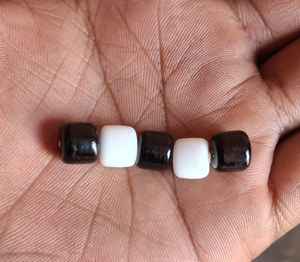 Perles d'espacement en verre épais noir et blanc personnalisées pour les concepteurs en gros 10x12mm perles de verre épaisses mélange noir et blanc - Product Image 4