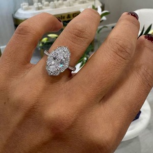 Anillo de Compromiso Marquise con Diamante Cultivado en Laboratorio, Certificado Art Deco, Hecho a Mano, Pieza Única, Oro Sólido de 14K, F-VVS2, Engaste de Puntas - Product Image 1