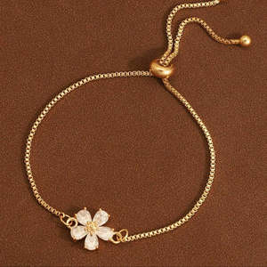 สร้อยข้อมือเงินชุบทองประดับดอกไม้ Hallmark สำหรับผู้หญิง สร้อยข้อมือแฟชั่น - Product Image 2
