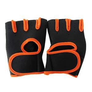 ถุงมือปั่นจักรยานแบบครึ่งนิ้ว Soccer Max Pro คุณภาพสูง ผลิตจากโพลีเอสเตอร์และไนลอน พร้อมตัวล็อคแบบตะขอ  รับออกแบบโลโก้ตามสั่ง ขายส่ง - Product Image 1