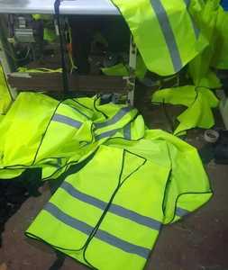 Chaleco reflectante de tela reflectante de alta visibilidad con respaldo de poliéster 100% al por mayor estilo de rebabas desmontable de tela reflectante - Product Image 1