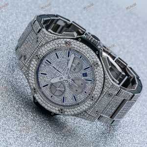 Montre-bracelet chronographe en diamant Moissanite de luxe entièrement glacée personnalisée avec sous-cadran unique Montres analogiques à quartz style barre - Product Image 1