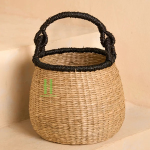 Cesta de Almacenamiento de Mimbre Hecha a Mano, Irresistible Cesta Tipo Barriga con Flecos de Rafia, Hecha en Vietnam - Product Image 2