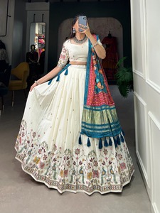 Belleza de seda hasta el suelo A-Line Lehenga con lentejuelas y Bordado de hilo Lagadi Patta Dupatta vestido de colección de boda impreso - Product Image 4