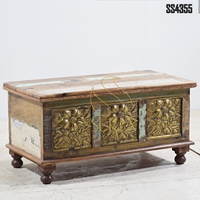 Coffre de rangement en bois massif de designer indien vintage Coffre en bois de style unique pour hôtels, restaurants et fermes