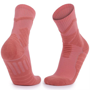 Calcetines lisos sólidos personalizados de alta calidad para hombres 100% algodón transpirable suave y cálido calcetines de hombre de longitud media elásticos de moda - Product Image 1