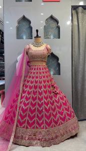 Beau design traditionnel brodé Lehenga Choli avec Dupatta prêt à expédier tenue de mariée Lehenga Choli pour femme - Product Image 4