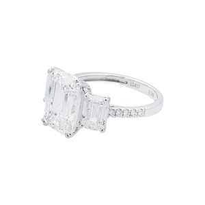 Anillo de Compromiso de Diamante Corte Esmeralda Platino de 5.10ctw, Diamantes Cultivados en Laboratorio Certificados por IGI, Estilo Clásico para Mujer - Product Image 4