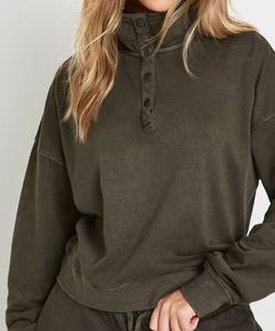 Conjunto Deportivo de Mujer en Felpa de Algodón Teñido, Sudadera con Cuello Alto y Botones, Pantalones Jogger de Pierna Recta, Suministro OEM, Logotipo Personalizado - Product Image 4