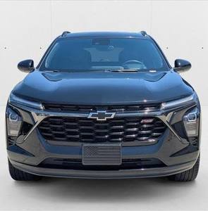 Chevrolet Trax RS SUV 2024 USADO con Asientos de Cuero de Interior Oscuro, Control de Crucero ACC, Tracción Delantera - Product Image 2