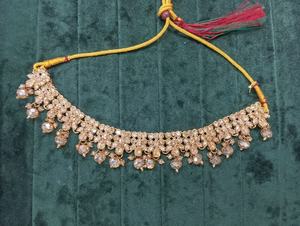 Exclusivo juego de collar de cristal antiguo de sombra dorada estilo Bollywood - Product Image 3