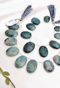 Perles ovales lisses en chrysocola naturel de 389,90 carats, 8 pouces, pour la fabrication de bijoux fins, pierres précieuses - Product Image 6