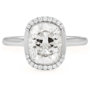 Bague élégante en diamant de laboratoire taille coussin de 2,50 à 3,00 carats avec demi-pavé et sertissage clos – Collection de bagues en diamant - Product Image 1