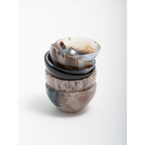 Tazón de cuerno redondo de diseño con aspecto distintivo perfecto para la presentación de alimentos y el toque real a la colección de comedor moderna - Product Image 6