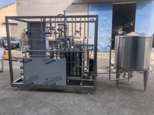Pasteurizador de Placas con PLC y Bomba para el Procesamiento Continuo de Alimentos Líquidos Basado en Condiciones Operativas Definidas - Product Image 3