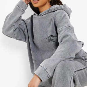 Chándal Deportivo para Mujer con Logotipo Personalizado al por Mayor, Diseño Completamente Liso de Primera Calidad con Capucha para la Temporada de Invierno - Product Image 3