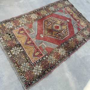 Vintage Turkish Rug 3.37x5.3 ft, <b>Red</b> Accent Polka dot <b>Wool</b> Rug - Product Image 4
