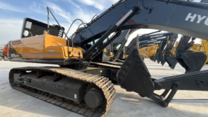 Excavatrice sur chenilles Hyundai R305LC-9S d'occasion de 30 tonnes en stock à vendre - Product Image 4
