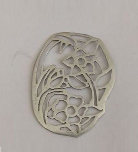 Dessous de plat de dessous de verre écologiques modernes et élégants fabriqués à la main forme unique en métal aluminium fini argenté cuisine personnalisée - Product Image 1