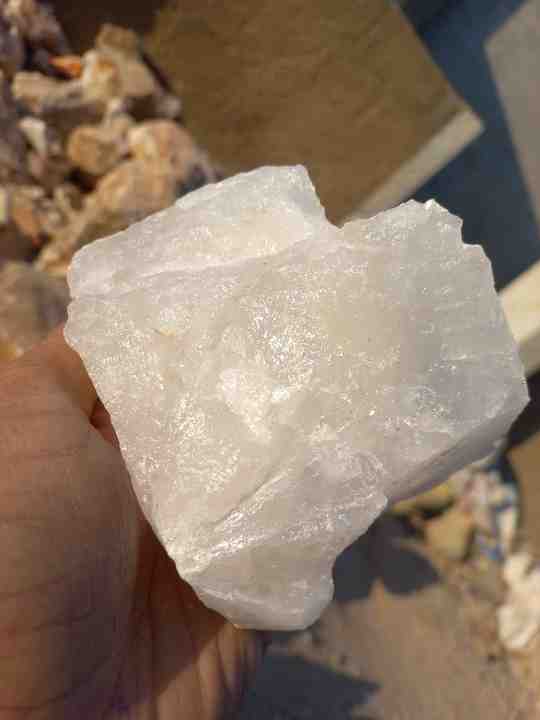 High Quality White Quartz Stone Grindong Media with Uneven Shape Ball Mill Special Price Per Ton for Garden Use