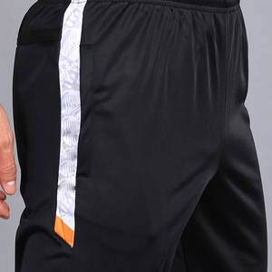 Ensemble de survêtement sportif pour homme en polyester premium, séchage rapide et respirant, tissu intérieur en maille, logo personnalisé, OEM/ODM disponible - Product Image 5