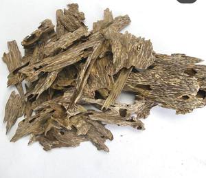 Puce d'encens en bois naturellement pur de luxe la plus vendue du Vietnam AOW3 copeaux de bois de fourmi Oud qualités haut de gamme qualité supérieure - Product Image 1