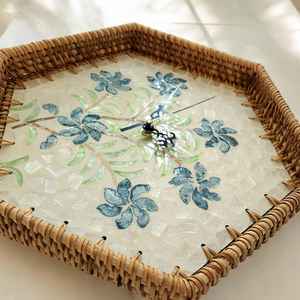 Nouveau design naturel fait à la main en nacre et rotin horloge murale pour décoration murale et cadeau pour maman fabriqué au Vietnam fournisseur - Product Image 2