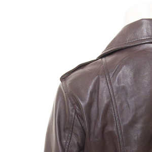 เสื้อแจ็คเก็ตหนังผู้หญิงคุณภาพสูง ระบายอากาศได้ดี บุด้วยผ้าควิลท์ พร้อมซิป กันน้ำ กันลม เหมาะสำหรับใส่ลำลอง - Product Image 6